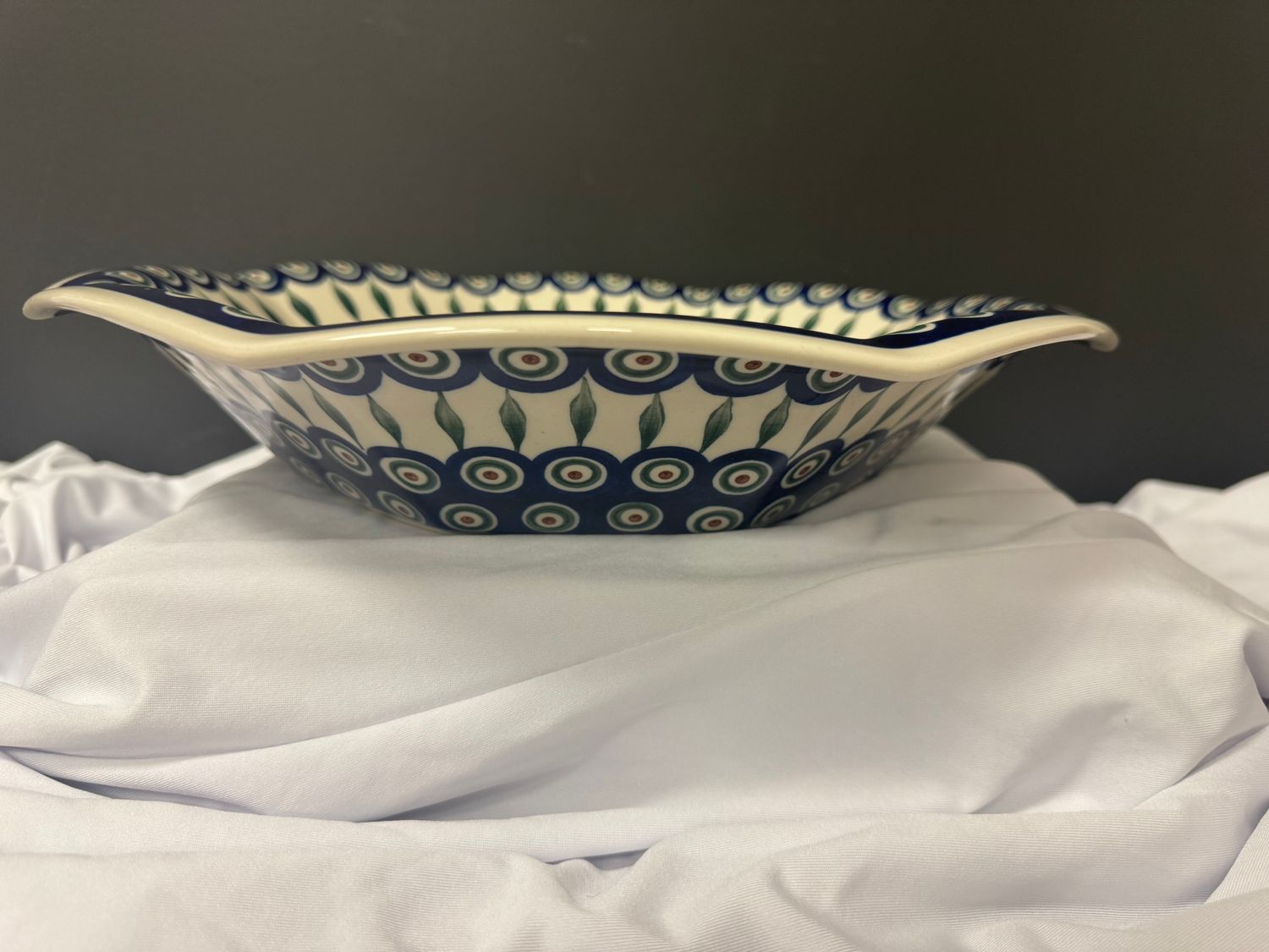 13.5in Fluted  serving bowl (peacock)