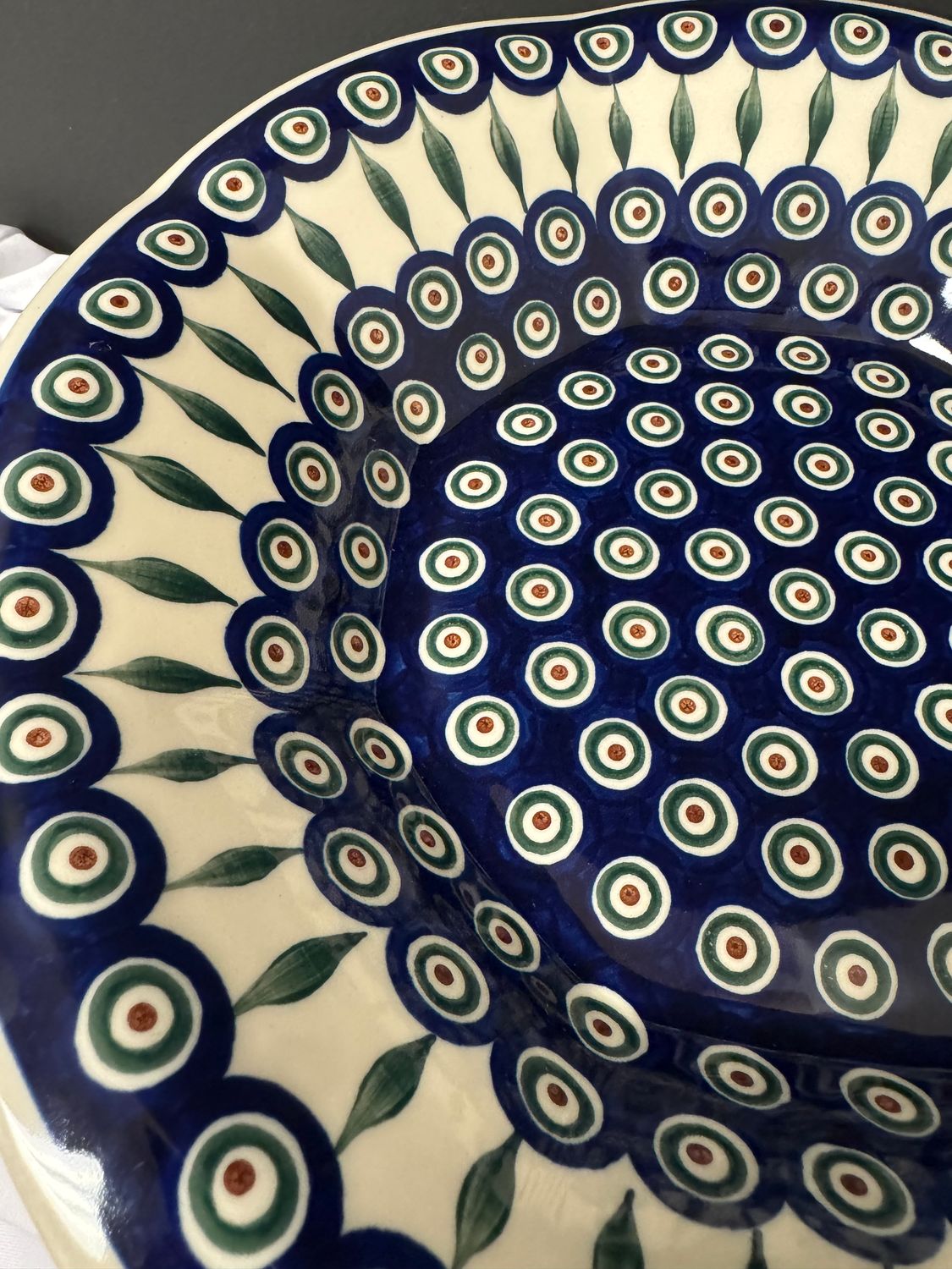 13.5in Fluted  serving bowl (peacock)