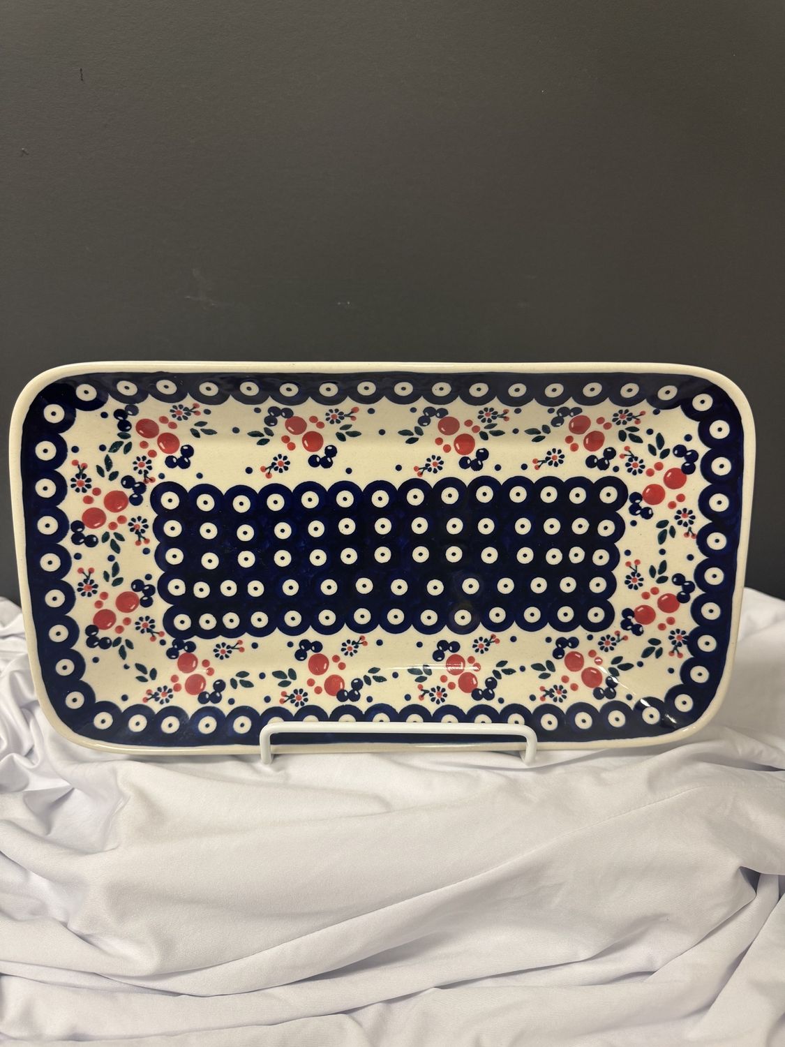 14" x 8" Rectangular Platter (Berry Dot)