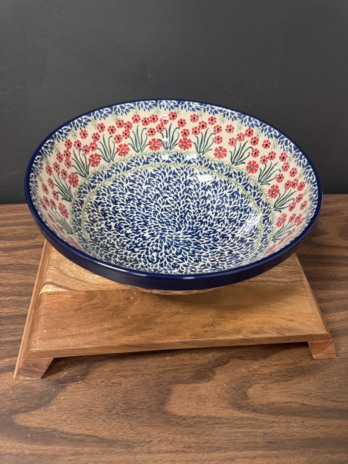 11" Round bowl (Red Aster)