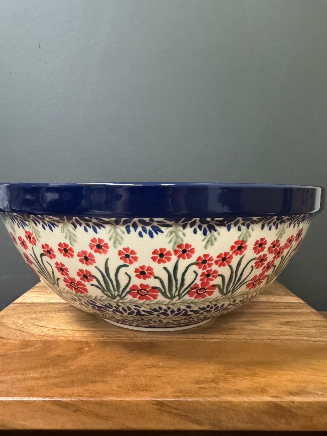 11" Round bowl (Red Aster)