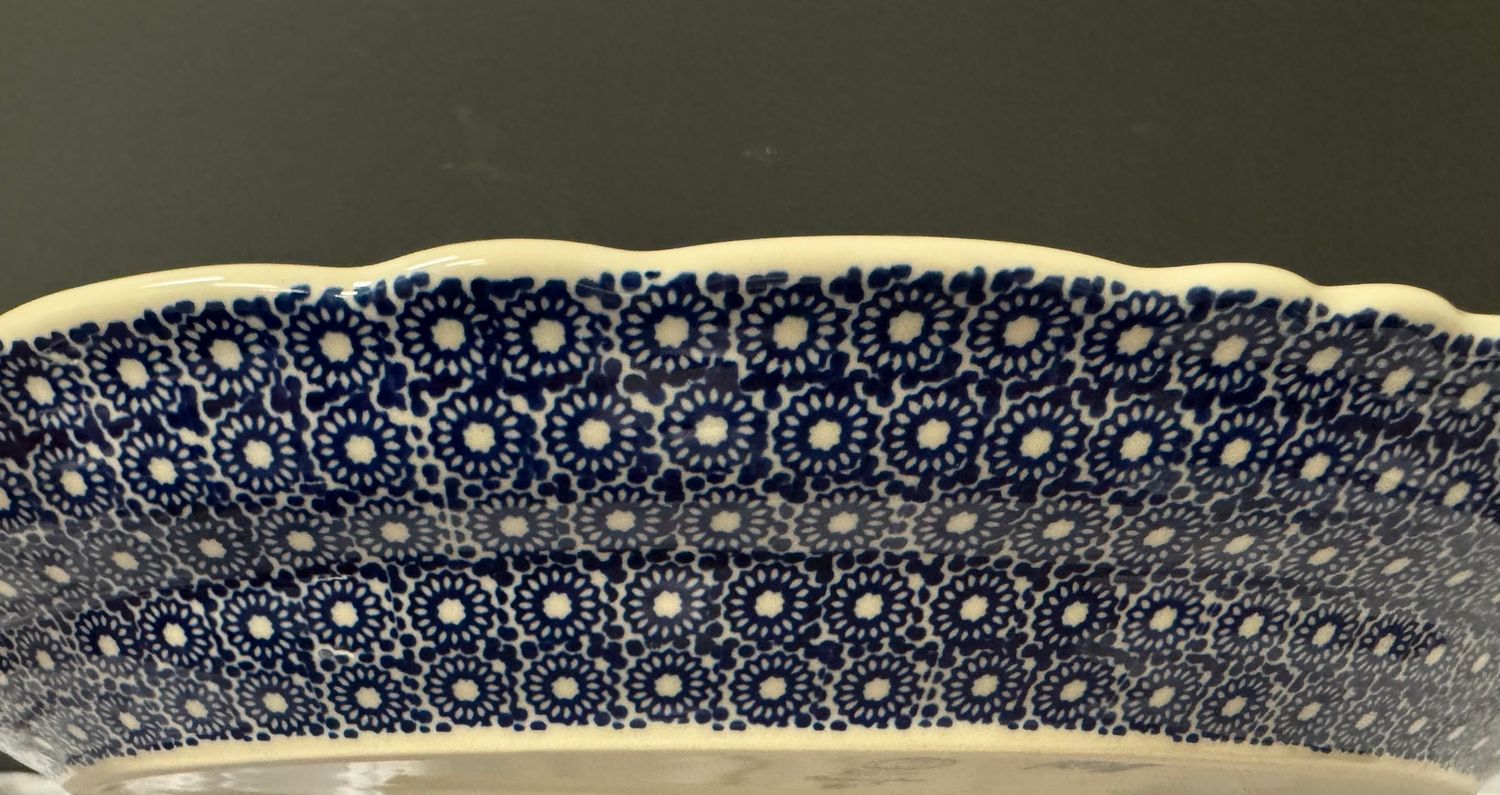 16.75in x 12.25in large scalloped oval platter (duet in blue)