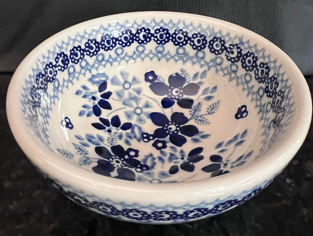 duet in blue dipping bowl