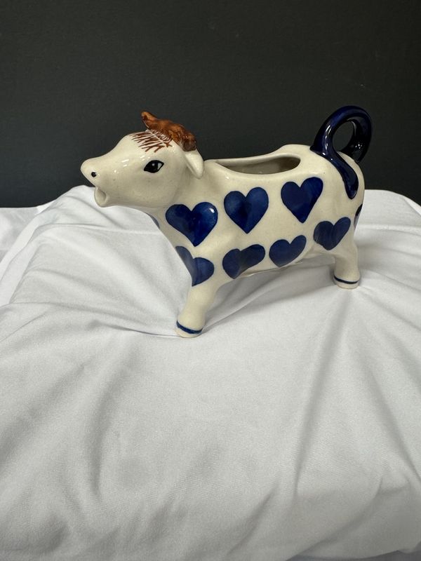 4oz cow creamer (whole hearted)