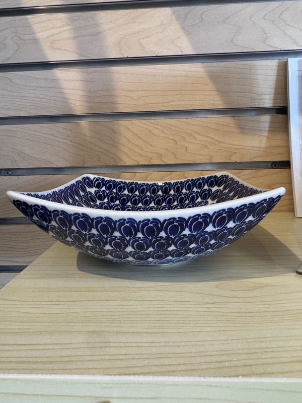 7.75" medium square nut bowl (tulip blues)