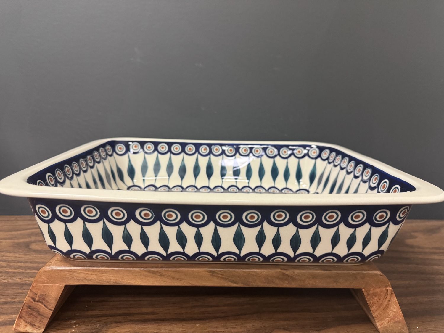 11in x 14in baker lasagna pan (peacock)