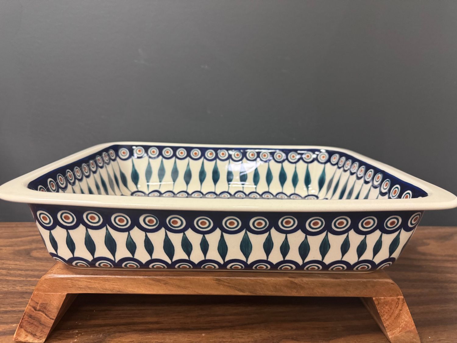 11in x 14in baker lasagna pan (peacock)