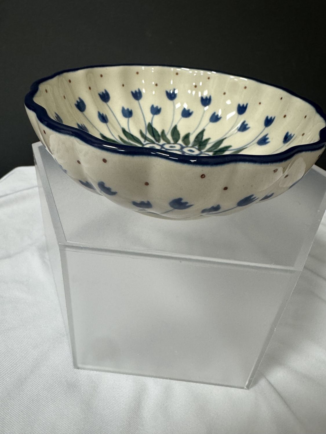 4 1/2" Scalloped Bowl