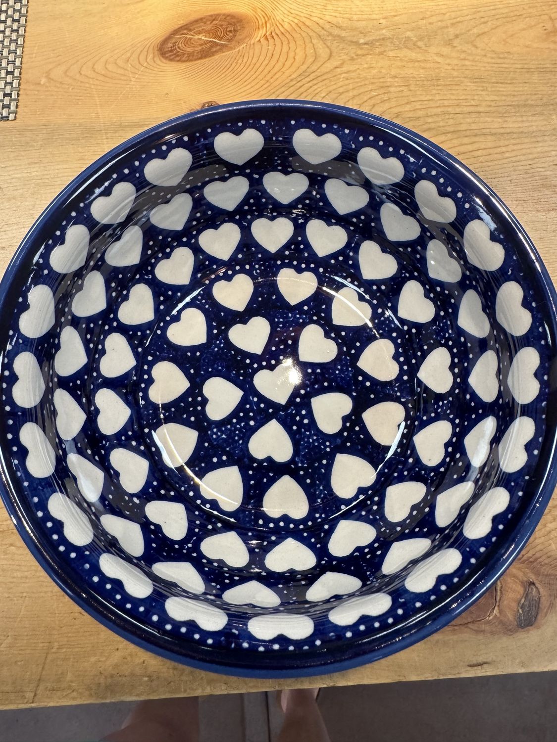 7.75" round bowl (sea of hearts)