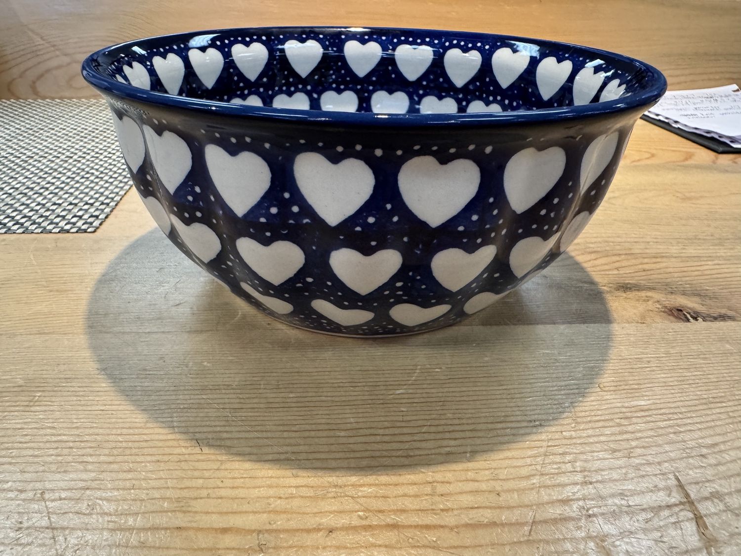 7.75" round bowl (sea of hearts)