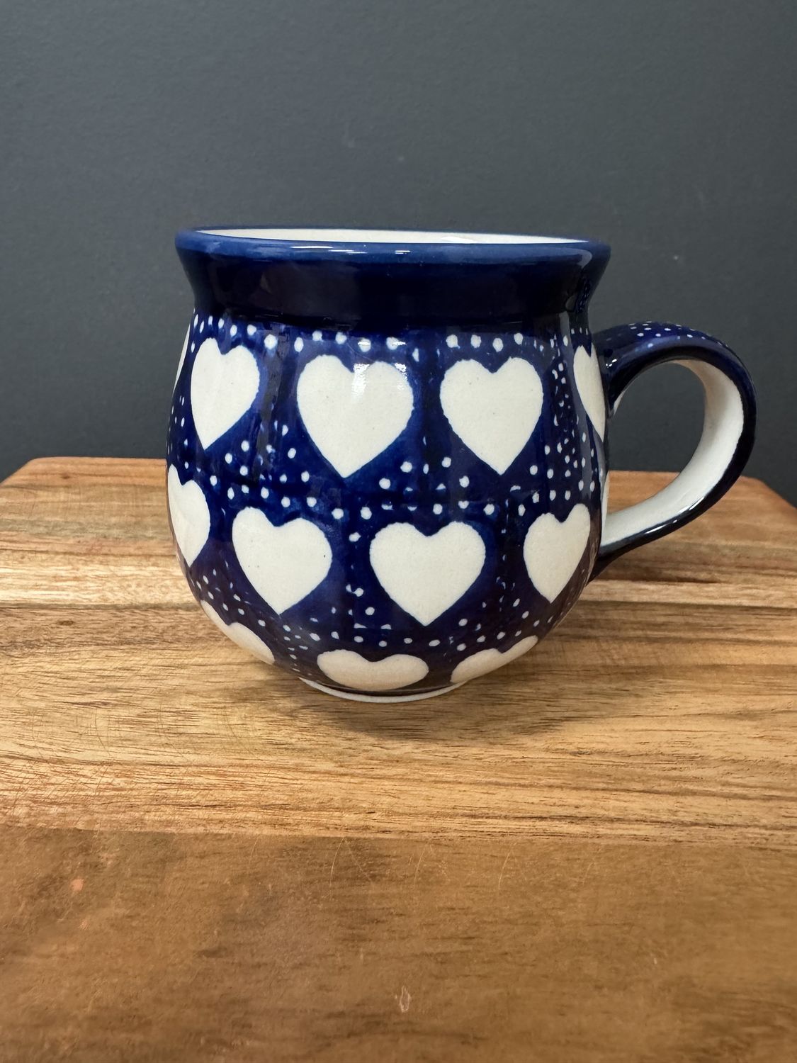 10oz medium belly mug (sea of hearts)