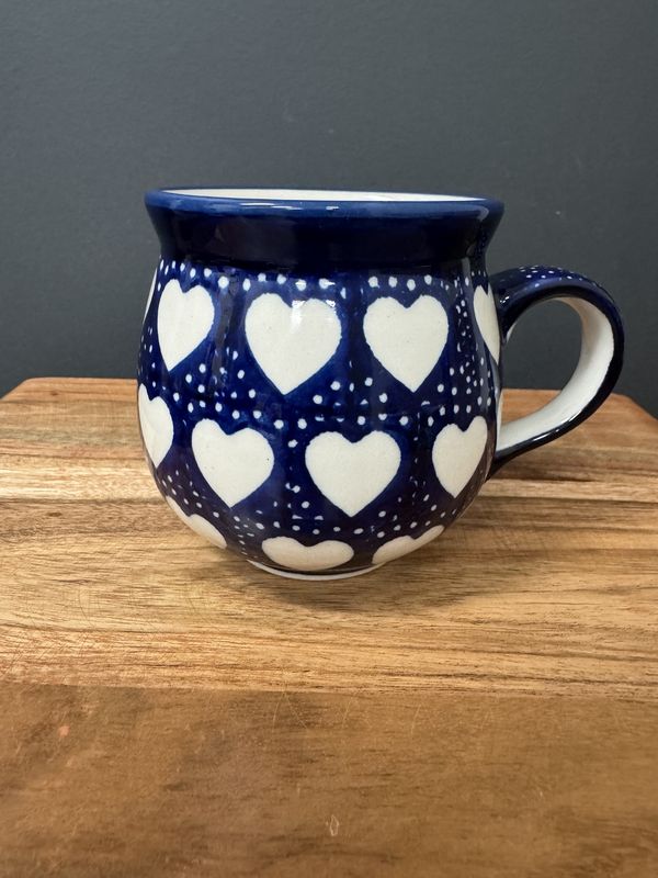 10oz medium belly mug (sea of hearts)