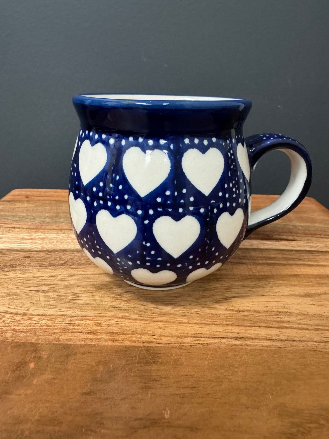 10oz medium belly mug (sea of hearts)