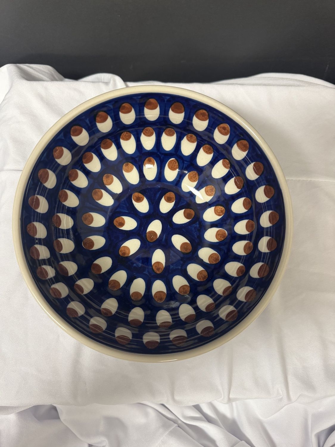 6.75" round bowl (pheasant feathers)