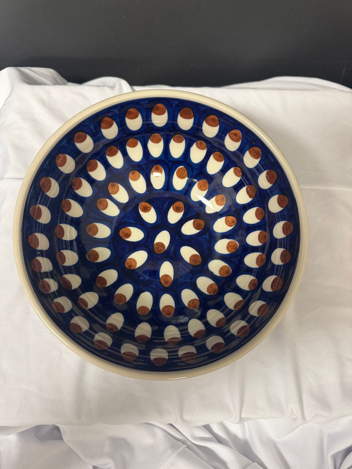 6.75" round bowl (pheasant feathers)