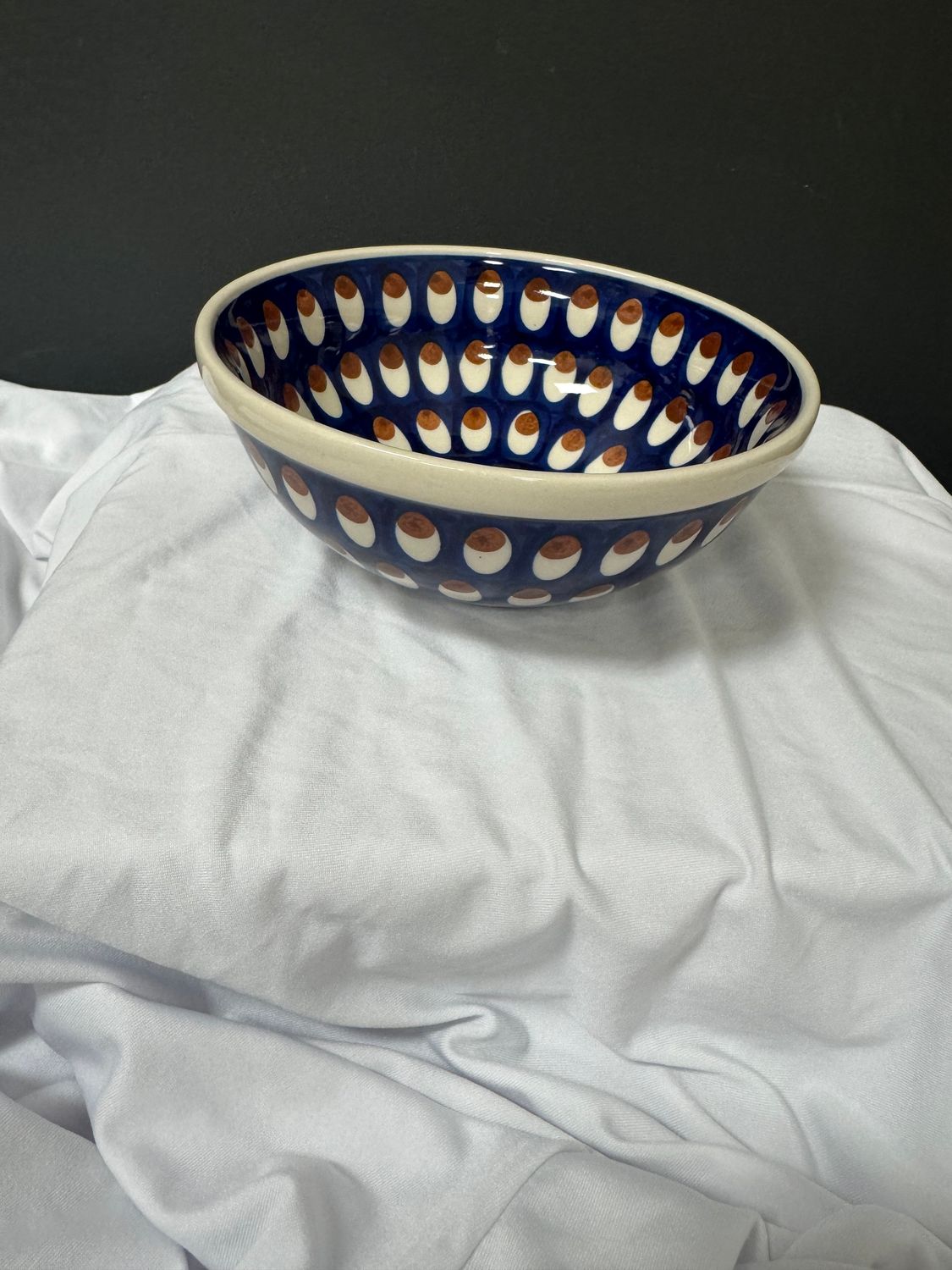 6.75" round bowl (pheasant feathers)