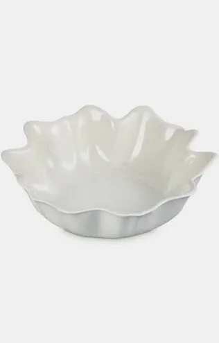 15" Ruffle/ Iris Serving Bowl White