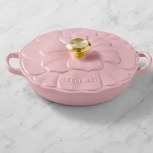 Signature Petal Braiser 2.25 Qt - Shell Pink