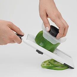 adjustable hand-held mandoline slicer