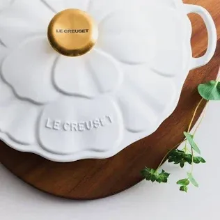 Signature Petal Braiser 2.25 QT-White w/ gold