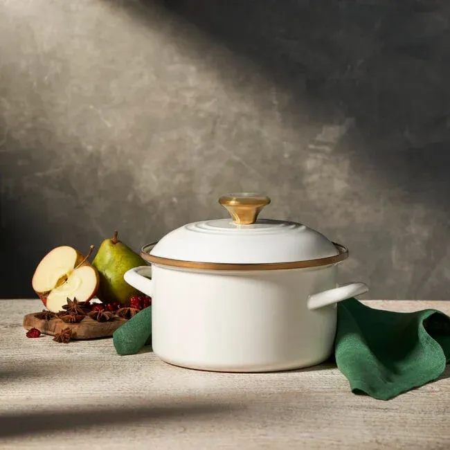 3.8 qt Traditional Stockpot  White /Signature Gold