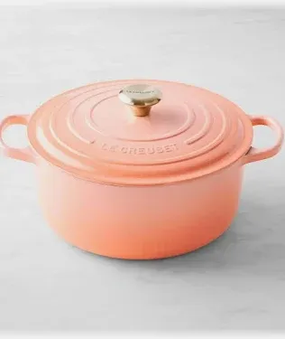 7.25 qt. Signature Round dutch oven (peche)