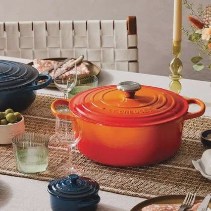 5.5 qt. Signature Round dutch oven (flame)