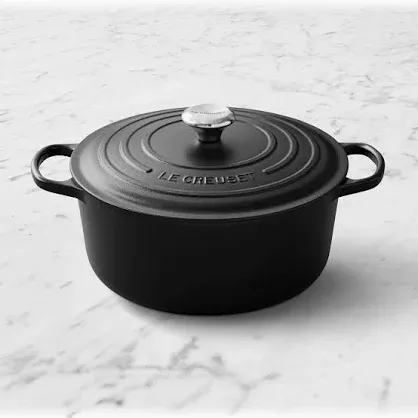 5.5 qt.Signature Round dutch oven (matte black)