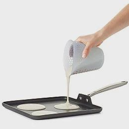 2 cup squeeze &amp; pour silicone measuring cup