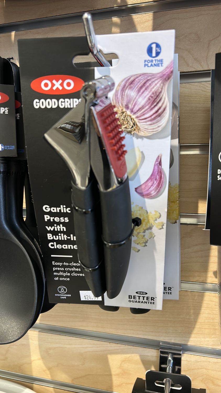 Garlic Press w/ Built in Cleaner