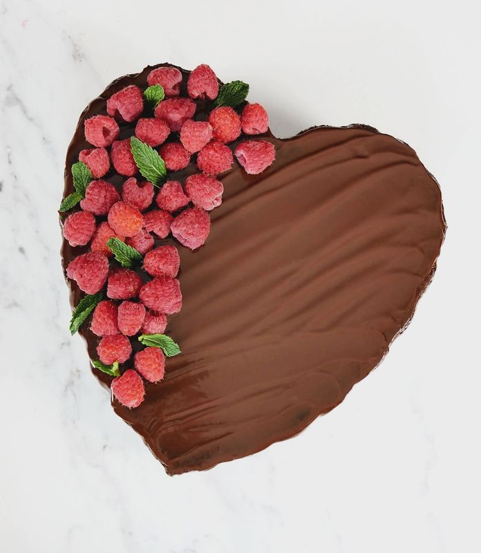 9.5 Fluted Heart cake pan