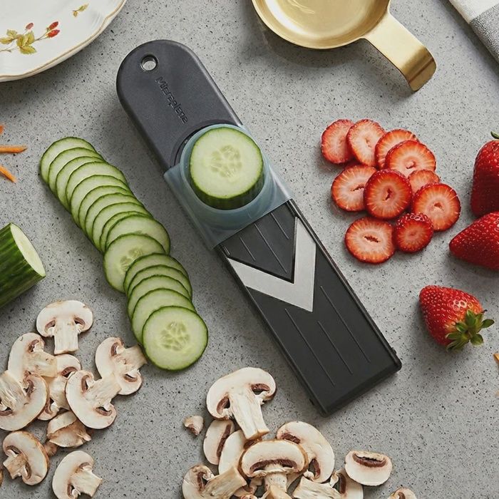 V-blade Mini Mandoline Slicer - black