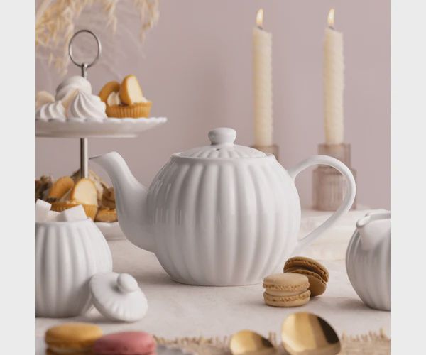 Luxe 6 Cup Teapot/ White