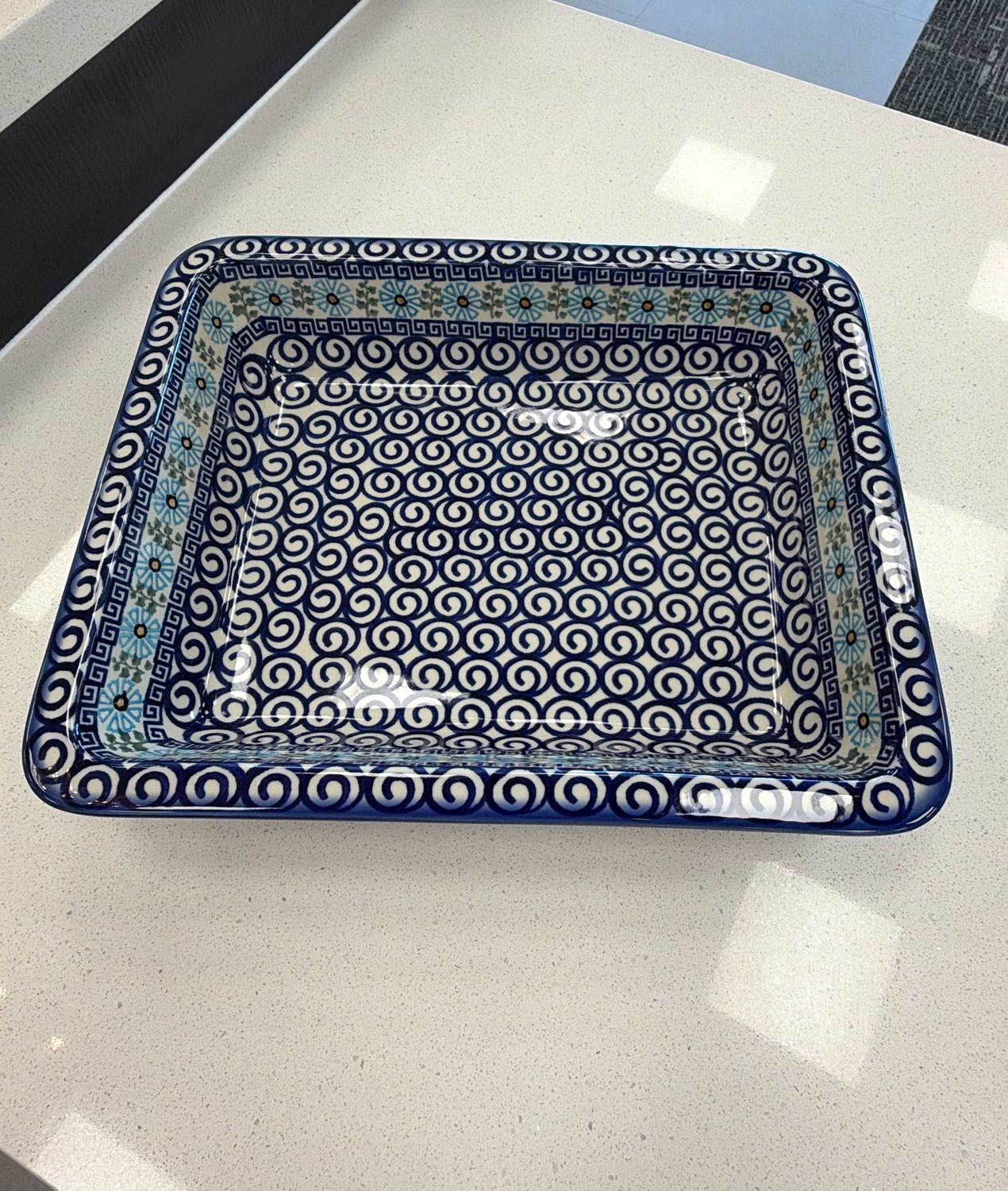 Rectangular Baking Dish (blue daisy spiral)
