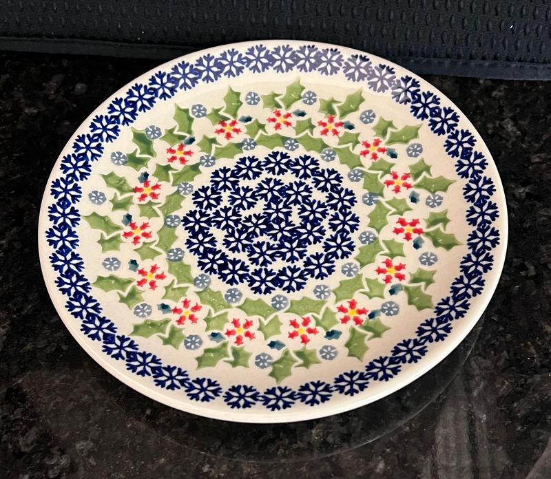 7.25 Round Dessert Plate (holly in bloom)