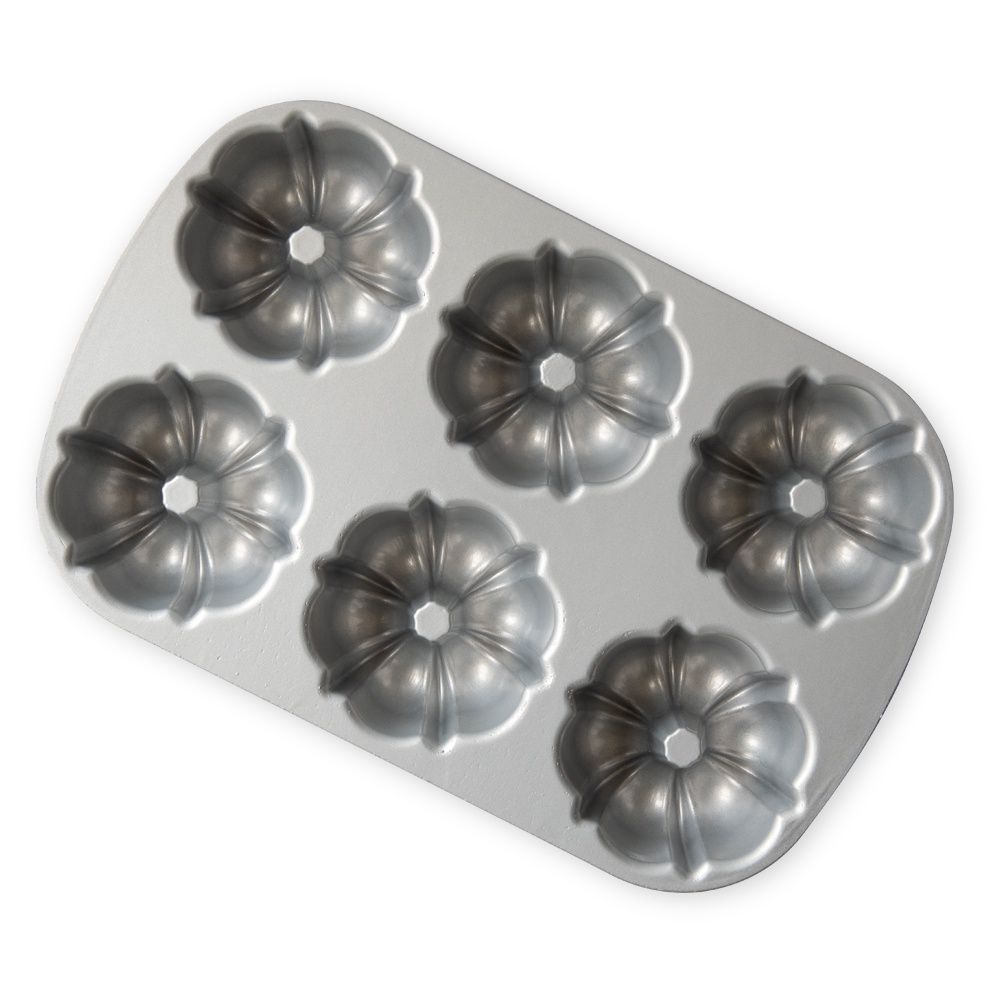 Classic Bundtlette Cake Pan