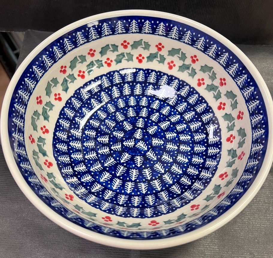 8.5" round bowl (holiday cheer)