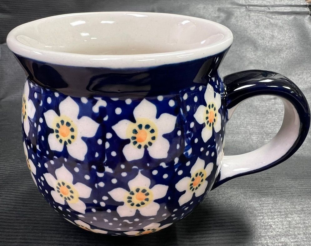 10oz medium belly mug (paperwhites)