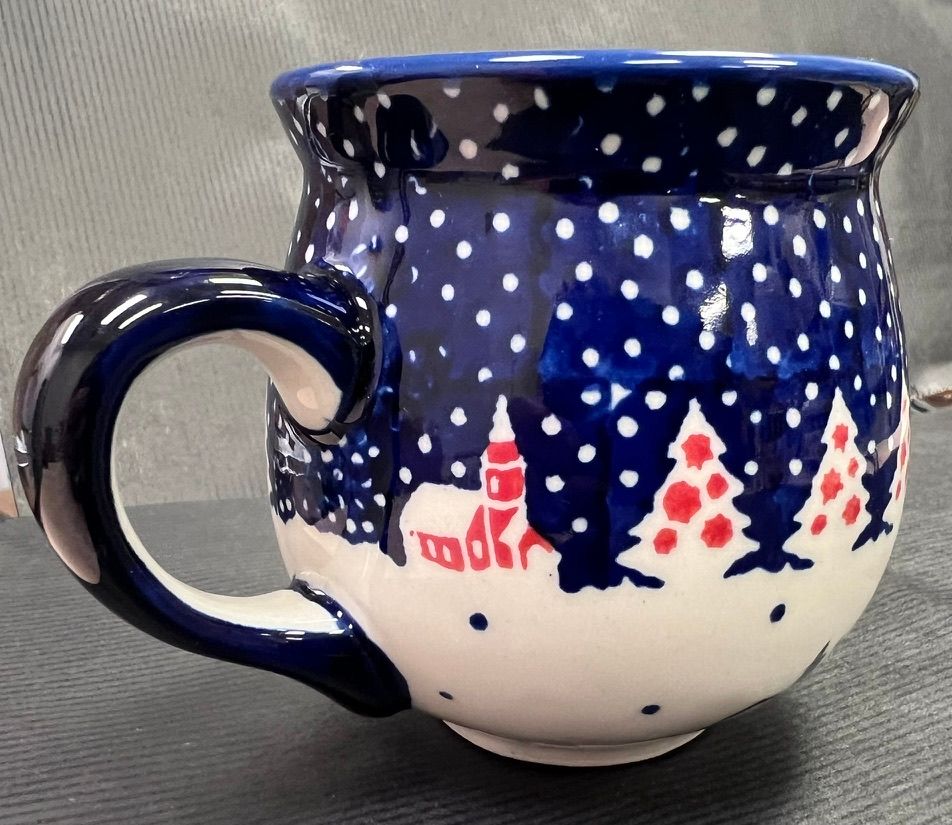 7oz small belly mug (christmas chapel)