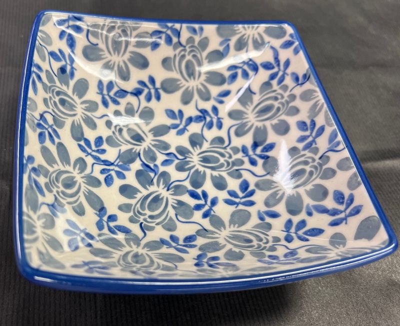 5.25" square nut bowl (english blue)