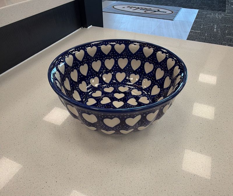 7.75" Round Bowl - Sea of Hearts