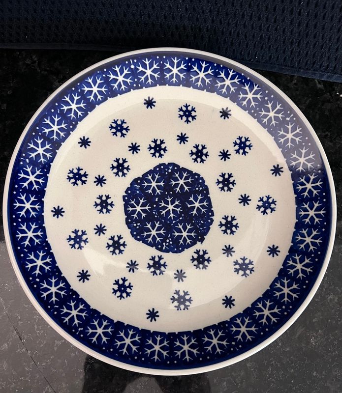 8.5" Round Salad Plate (snow drift)