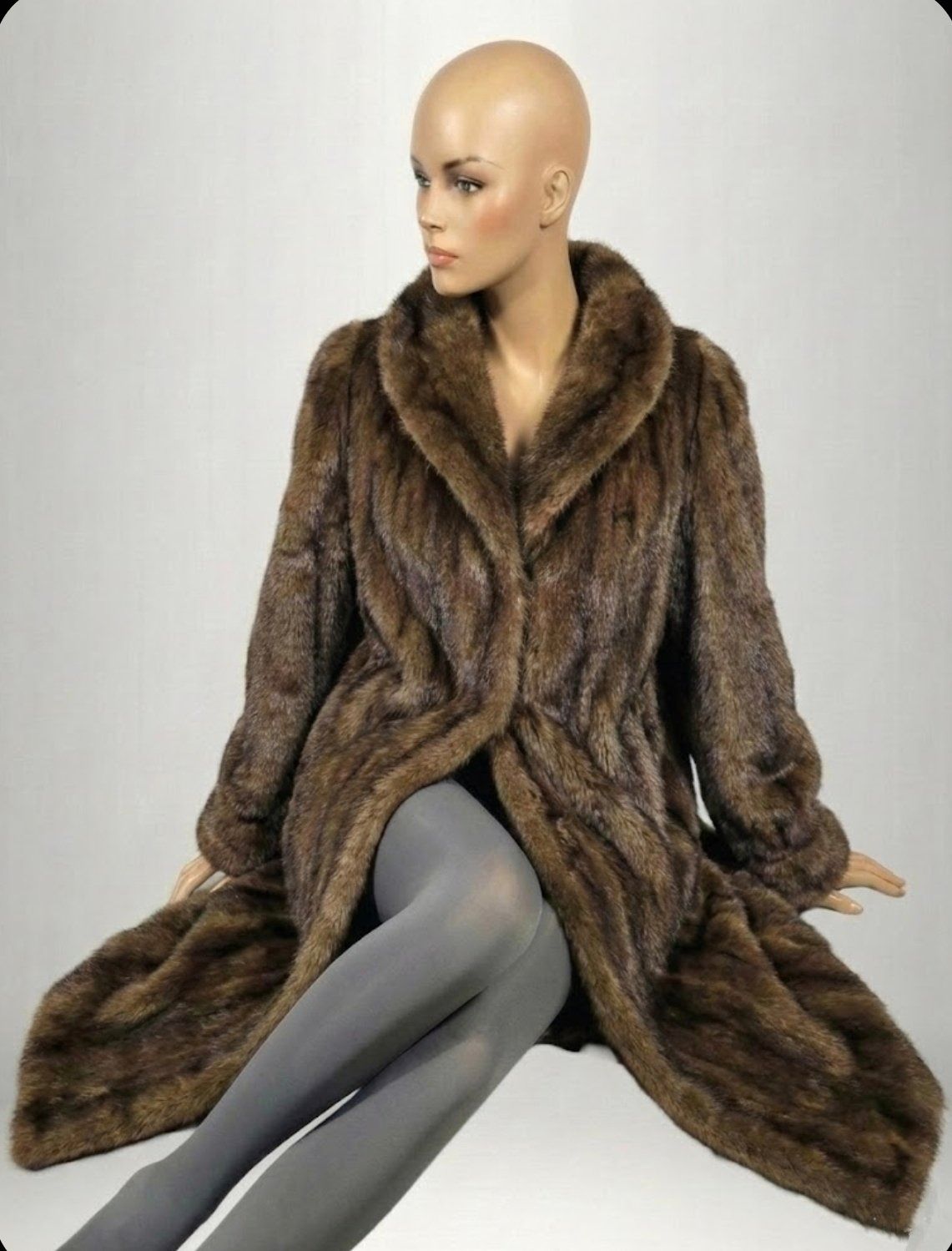 Abrigo largo en visón marrón SAGA MINK escandinavo