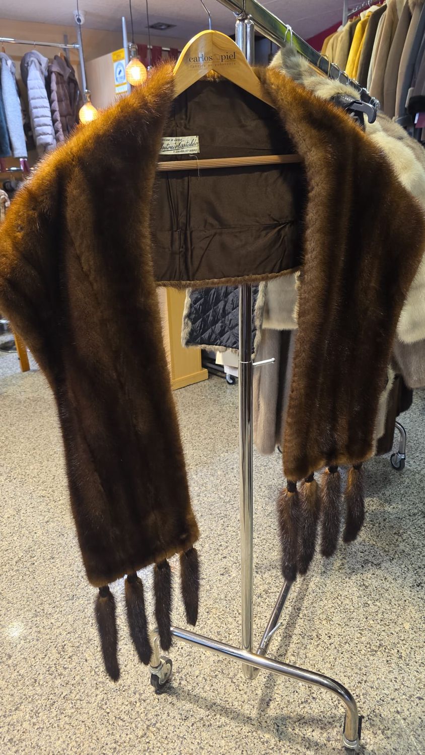 Estola de lomos de visón color natural (marrón estándar).