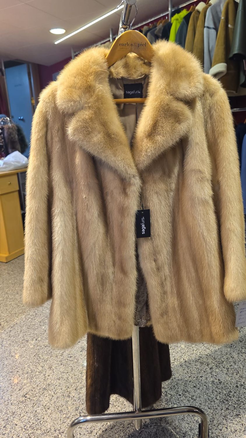 Chaqueta de lomos de visón escandinavo color palomino.