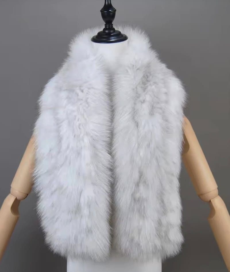 Bufanda  en piel de zorro blue (tricotada) color blanco