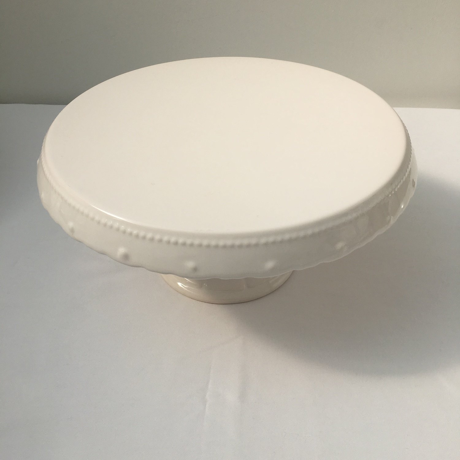 Cream - Round - Vintage - Ceramic  -  Pedestal -1 Tier Cake Stand - Code CVT8