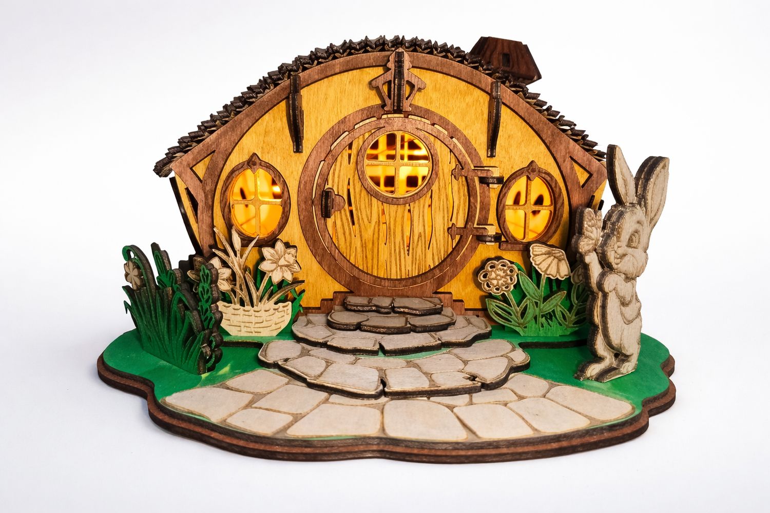 Drewniany domek wielkanocny