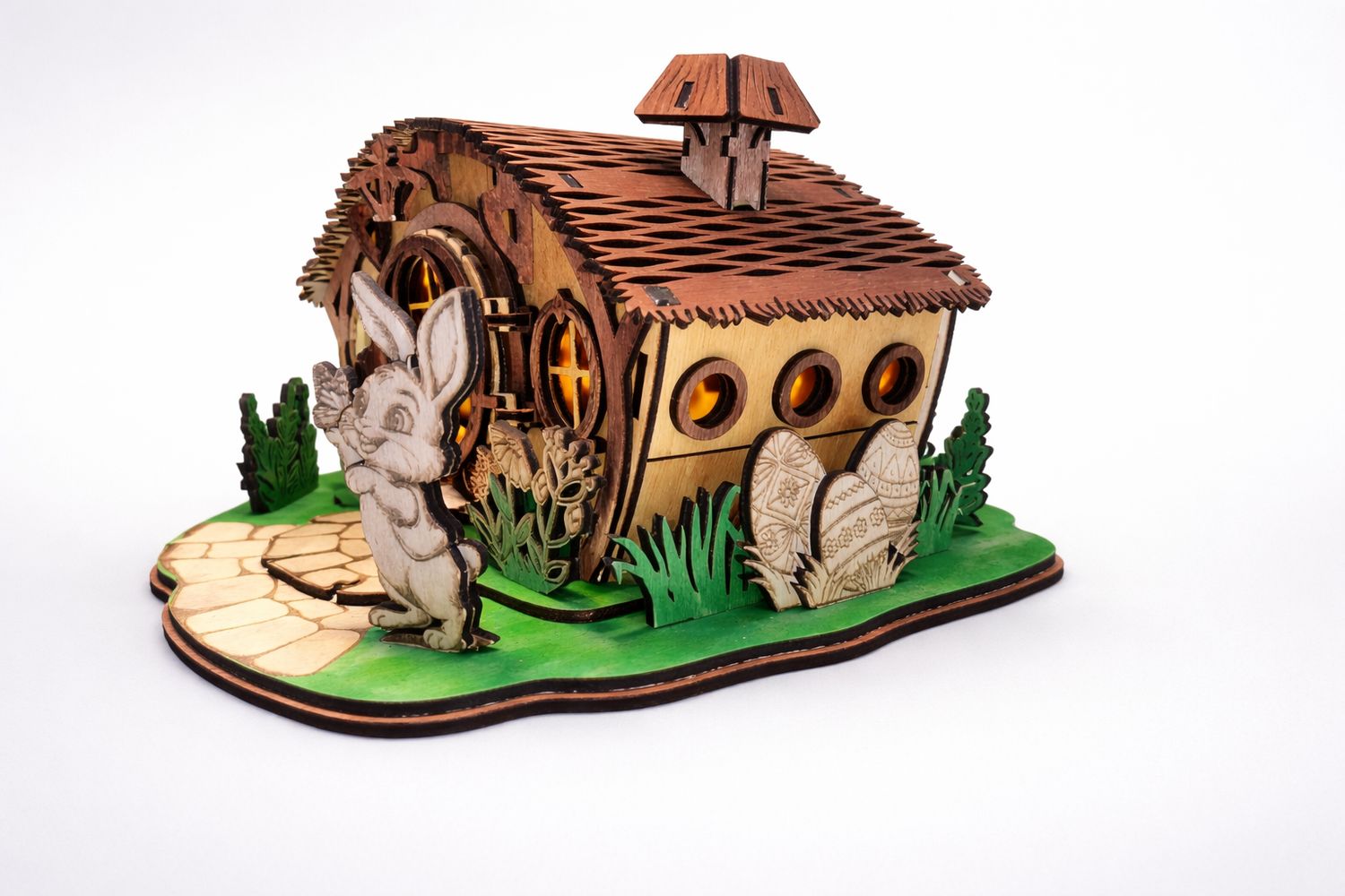 Drewniany domek wielkanocny