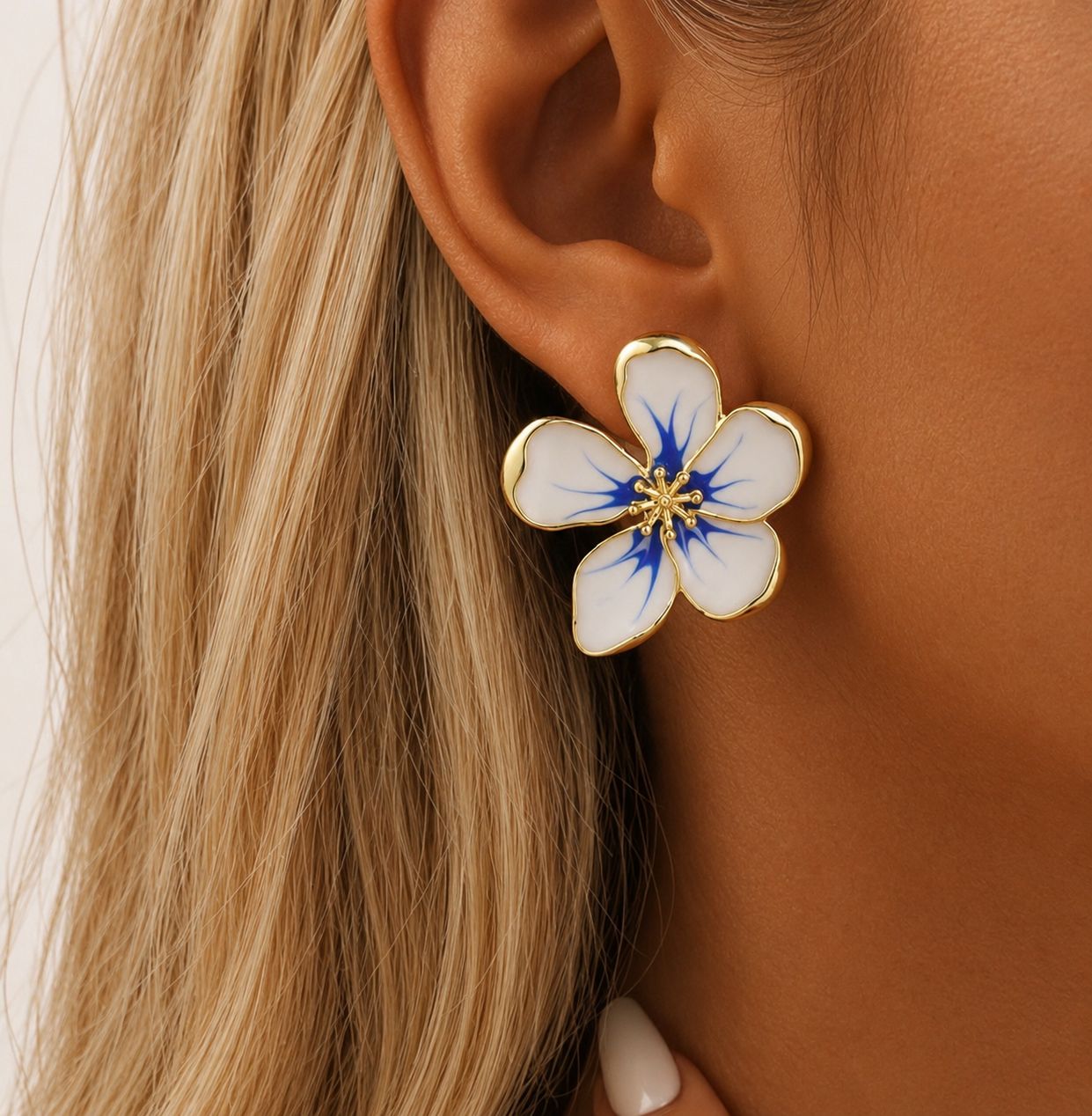 Oorbellen bloem wit blauw